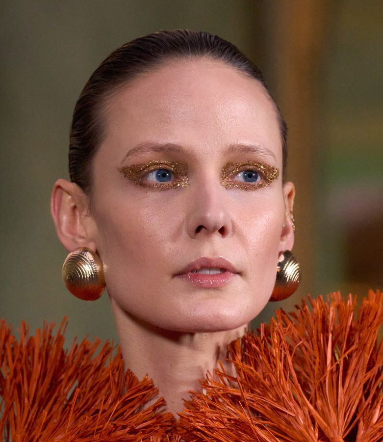 صيحات مكياج برزت في اليوم الأول من أسبوع الهوت كوتور في باريس لربيع وصيف 2025