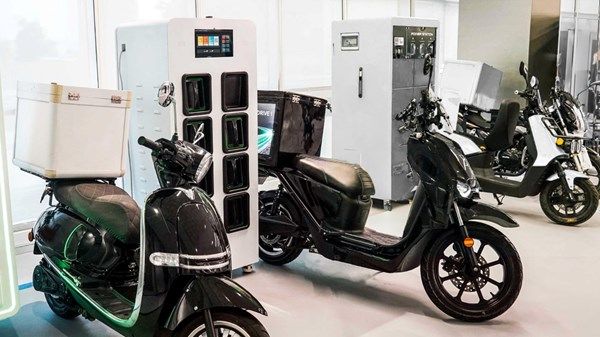 «الطرق والمواصلات» في دبي تطلق مشروع تطوير محطات شحن الدراجات الكهربائية لتوصيل الطلبات