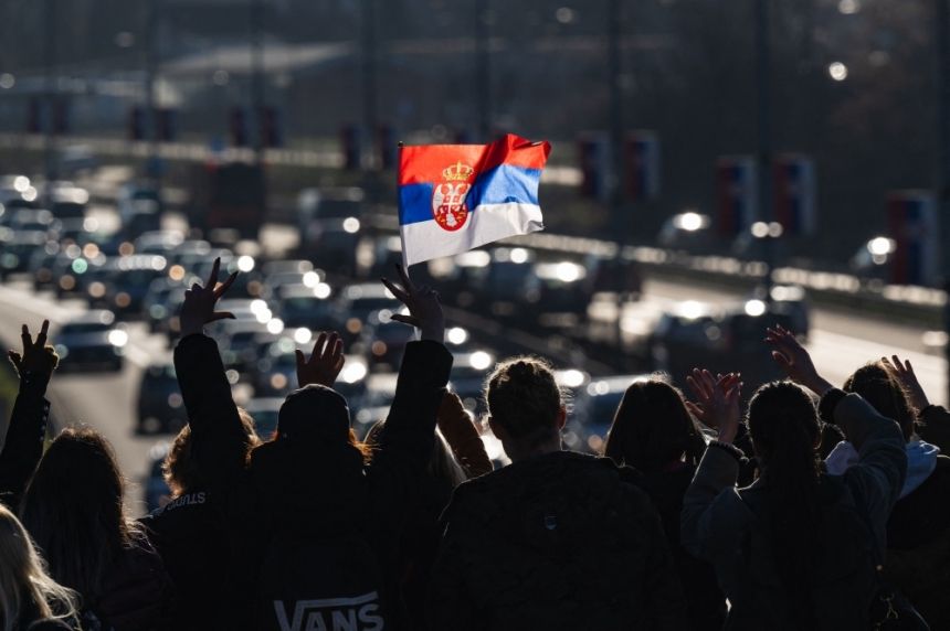 تنحي رئيس وزراء صربيا عن منصبه بعد تصاعد الاحتجاجات