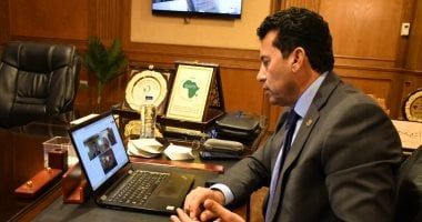 وزير الرياضة يحفز لاعبي المنتخب المصري لكرة اليد للفوز على فرنسا الليلة