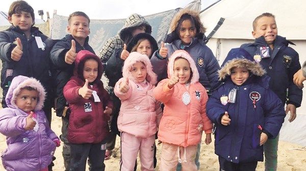 الإمارات تغيث العائلات العائدة إلى شمال غزة