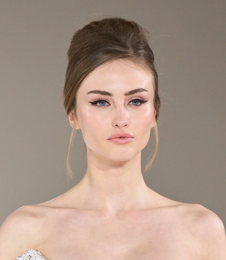 صيحات مكياج برزت في اليوم الأول من أسبوع الهوت كوتور في باريس لربيع وصيف 2025