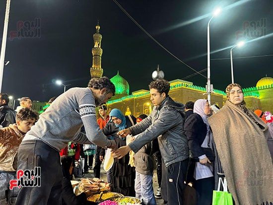 الإنشاد والذكر بالليلة الختامية لمولد السيدة زينب.. فيديو وصور