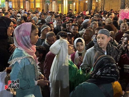 الإنشاد والذكر بالليلة الختامية لمولد السيدة زينب.. فيديو وصور