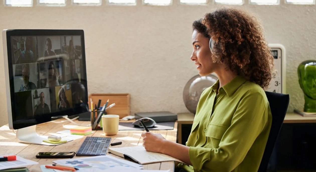 الامارات | العمل من المنزل أو المكتب.. أيهما الأفضل لصحتك؟