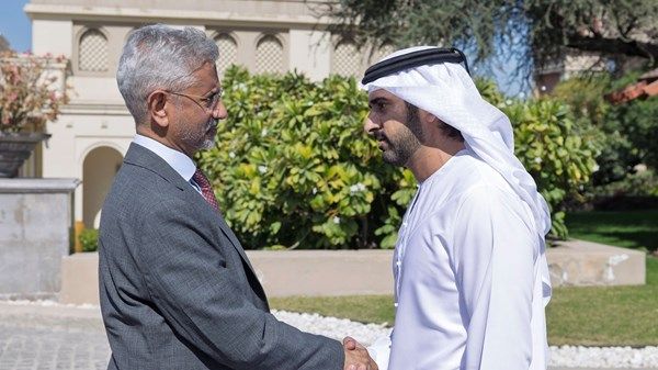 حمدان بن محمد يستقبل وزير الشؤون الخارجية الهندي