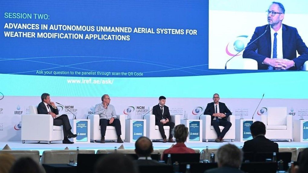 «الدولي للاستمطار» يناقش دمج الذكاء الاصطناعي والطائرات بدون طيار لتعزيز هطول الأمطار