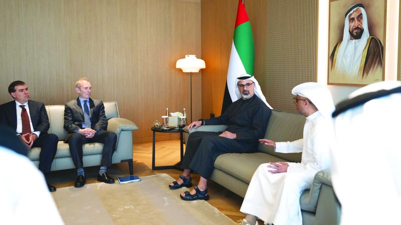 الامارات | خالد بن محمد يبحث التعاون مع الرئيس التنفيذي لـ «أمازون»
