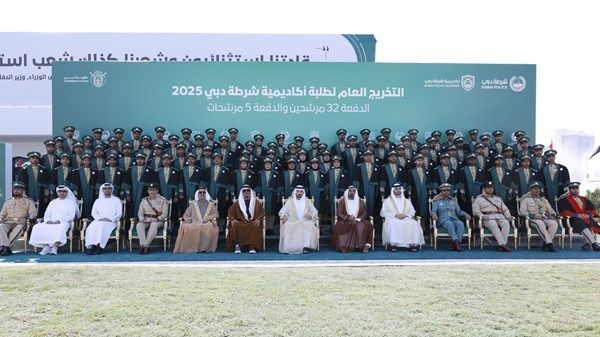 برعاية محمد بن راشد.. حمدان بن محمد يشهد حفل تخريج طلبة أكاديمية شرطة دبي
