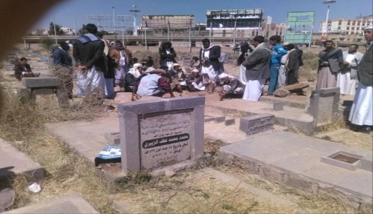 لن تصدق لمن وماهو السبب...أول مواطن يمني يبيع قبر والده
