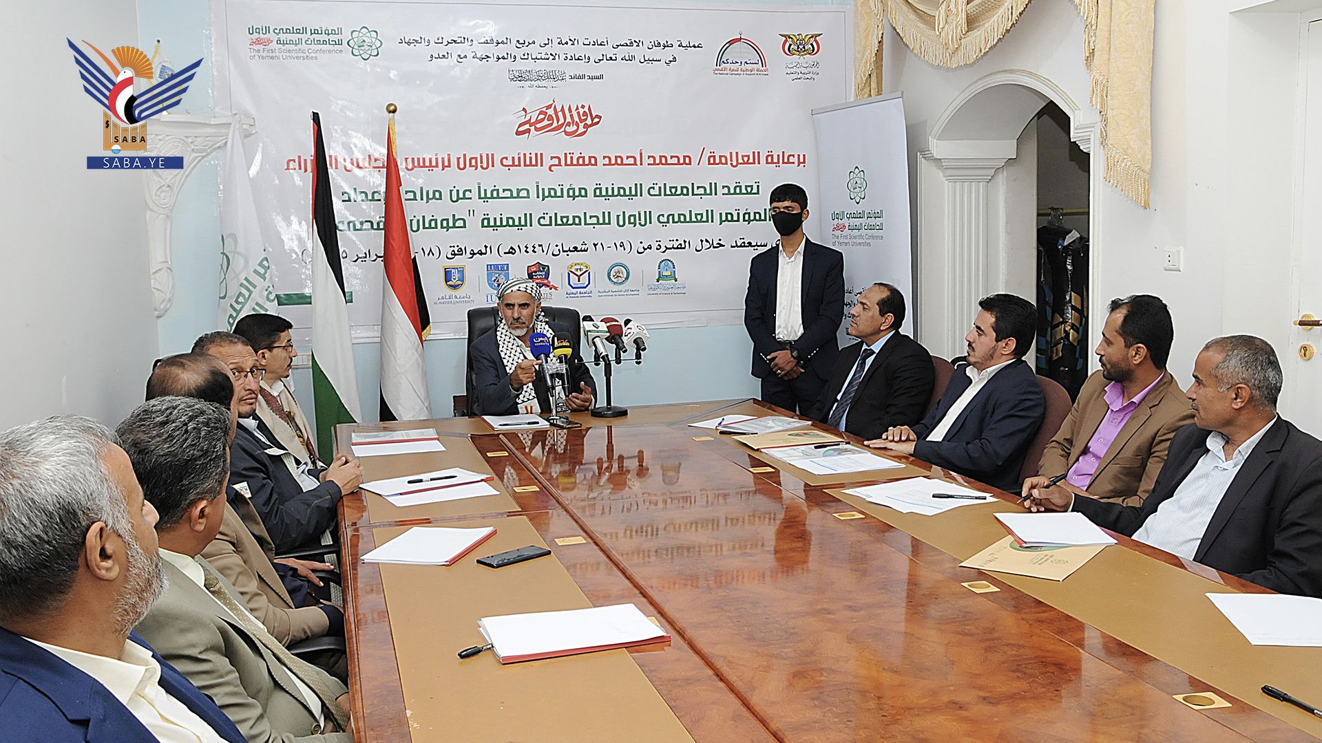 حميد الأحمر يفقد السيطرة وأصبح يهرف بما لايعرف في تغريداته وإصابته بحاله من الذعر والخوف بعد هذا الحدث