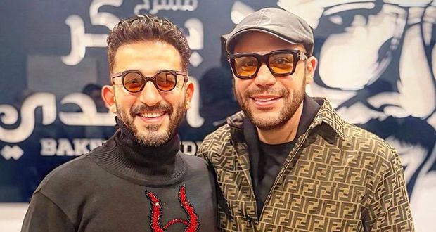 فيديو وصور – محمد إمام يهنئ أحمد حلمي على نجاح مسرحيته