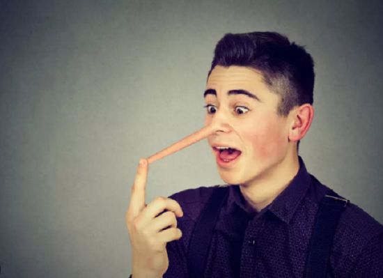 طالع الأبراج: هصدقك واكدب عنيا.. 4 أبراج تكشف الكذاب وكأنه كتاب مفتوح