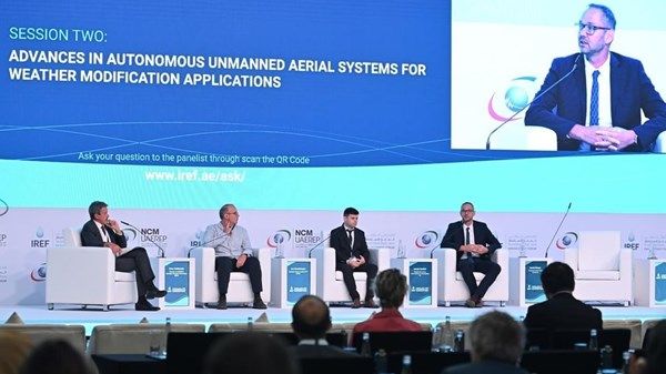 «الدولي للاستمطار» يناقش دمج الذكاء الاصطناعي والطائرات بدون طيار لتعزيز هطول الأمطار