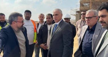 نائب رئيس هيئة المجتمعات العمرانية يتفقد مشروعات المرافق والكهرباء بمدينة العبور الجديدة