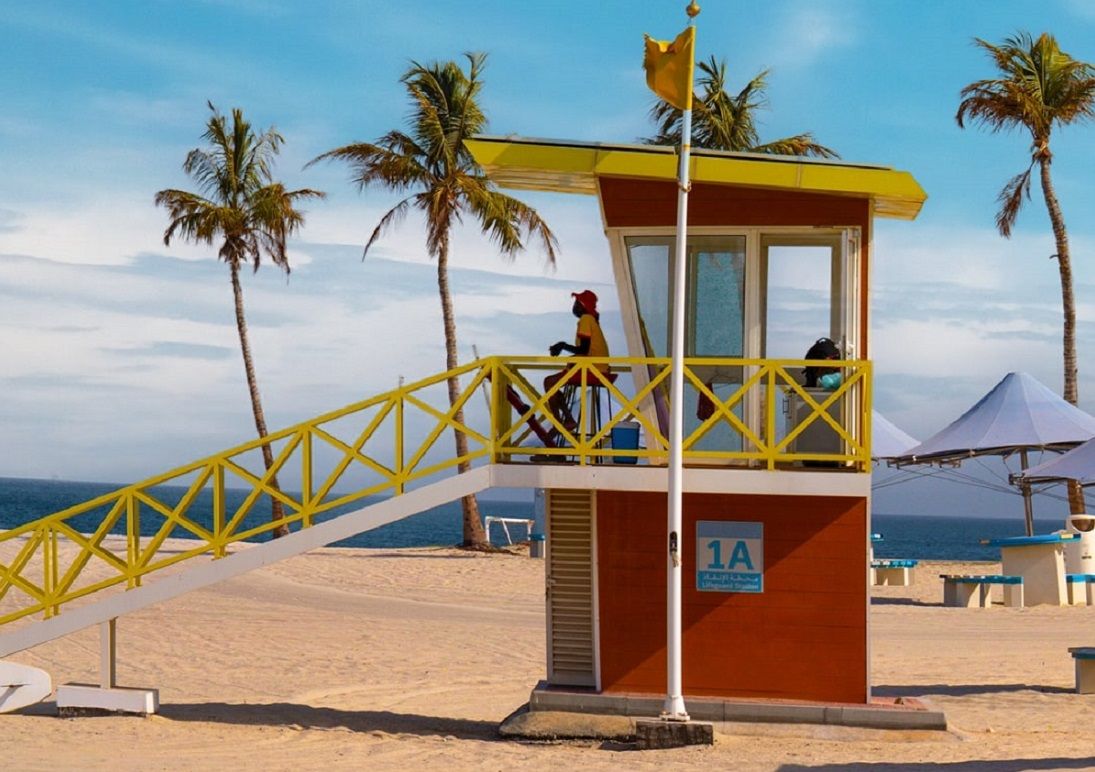 الامارات | بلدية دبي تُفعّل نظام إخلاء الطوارئ لأصحاب الهمم في شواطئ الممزر