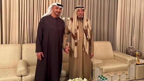 رئيس الدولة يزور أحمد خليفة السويدي في منزله في أبوظبي