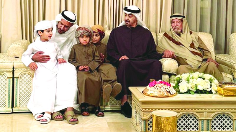 الامارات | رئيس الدولة يزور أحمد خليفة السويدي  في منزله بأبوظبي