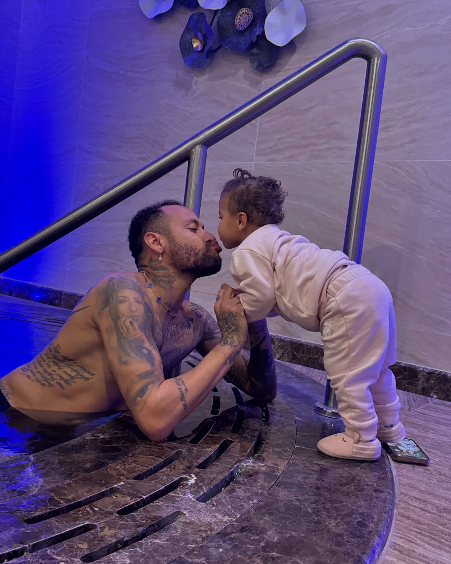 نيمار وصديقته برونا يودّعان السّعوديّة بكلمات مؤثّرة: ذكريات لا تُنسى