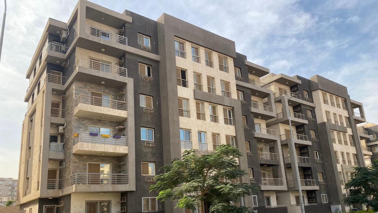 وزير الإسكان يستعرض ملفات عمل ومشروعات قطاع التنمية والإنشاءات بهيئة المجتمعات