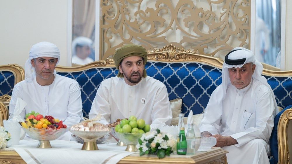 حمدان بن زايد يزور بخيت عشيّر المزروعي في منزله بمدينة زايد