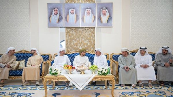 حمدان بن زايد يزور بخيت عشيّر المزروعي في منزله بمدينة زايد