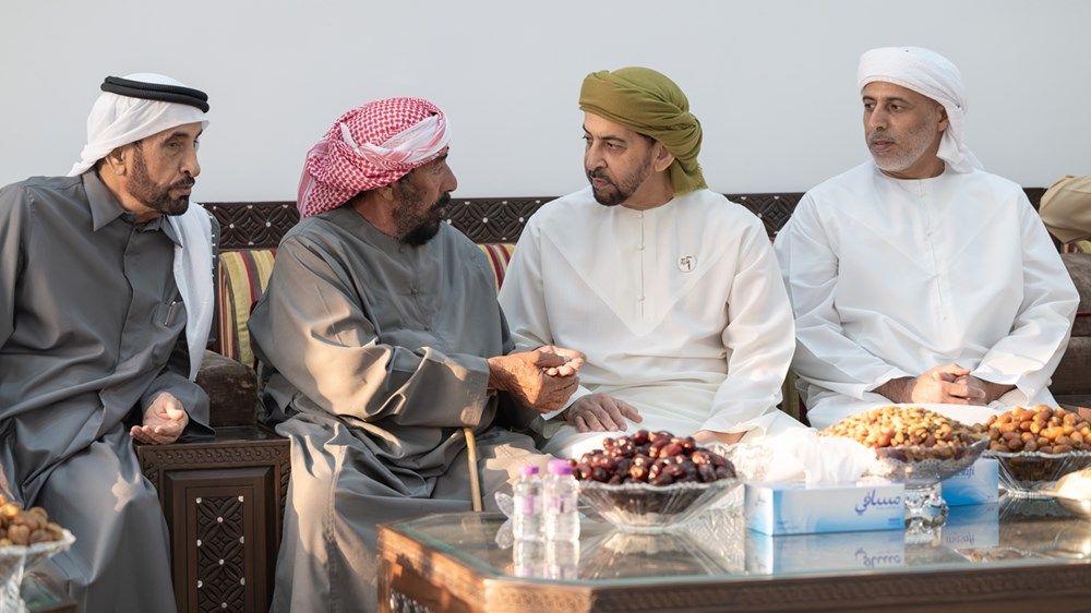 حمدان بن زايد يقدم واجب العزاء في وفاة محمد أحمد المرر بمدينة زايد