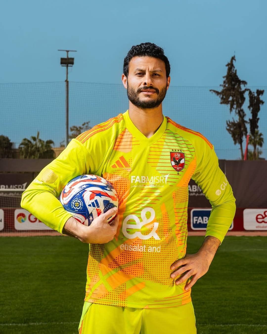 نجوم الأهلي في جلسة تصوير مع "كرة" كأس العالم للأندية بالتتش ..صور