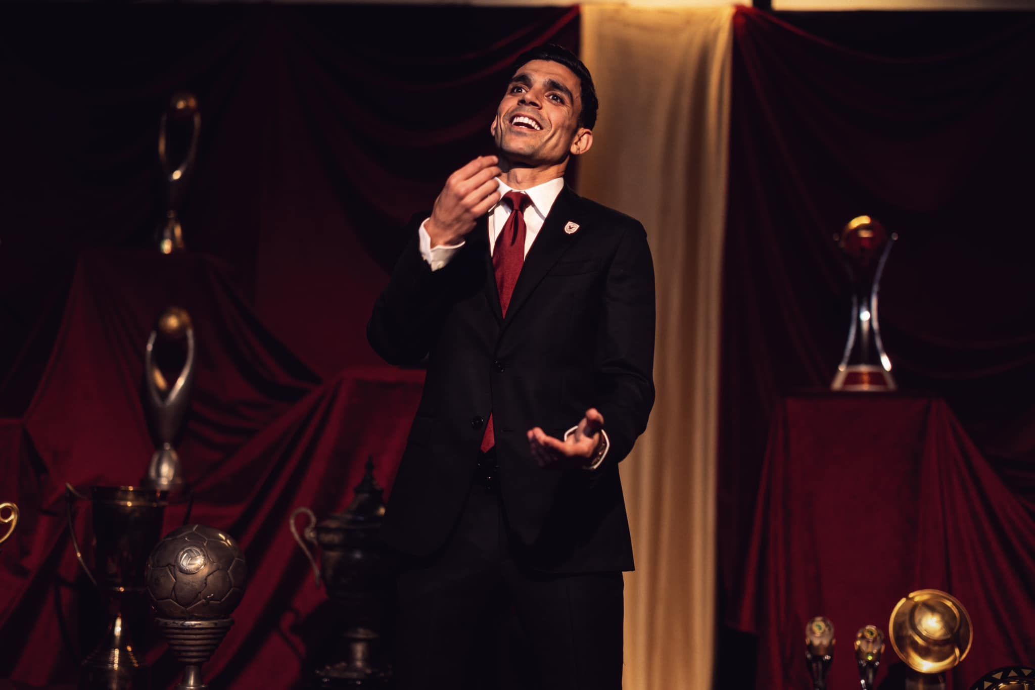 صور جديدة من مراسم تقديم أشرف بن شرقى فى الأهلي