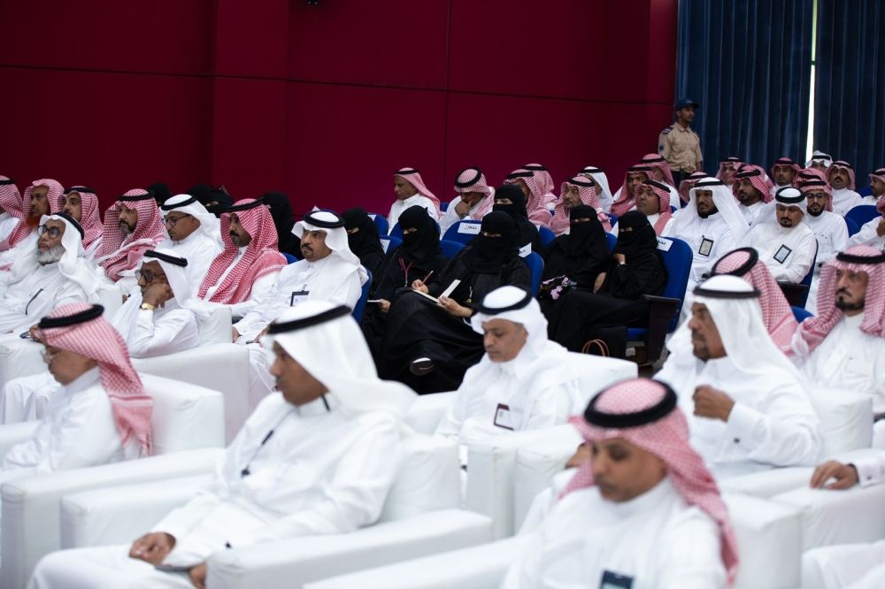 الوزير الفضلي يلتقي بعددٍ من المواطنين والمزارعين في منطقة جازان