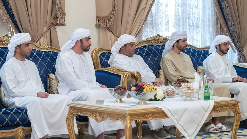 حمدان بن زايد يزور بخيت عشيّر المزروعي في منزله بمدينة زايد