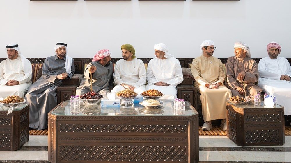 حمدان بن زايد يقدم واجب العزاء في وفاة محمد أحمد المرر بمدينة زايد