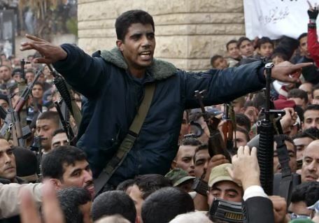 شق طريق الحرية بـ معلقة طعام.. زكريا الزبيدى خارج سجون الاحتلال بعد 9 سنوات