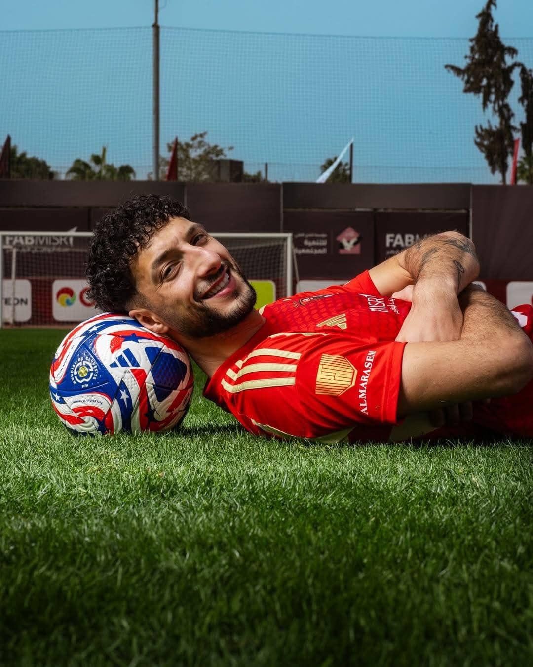 نجوم الأهلي في جلسة تصوير مع "كرة" كأس العالم للأندية بالتتش ..صور