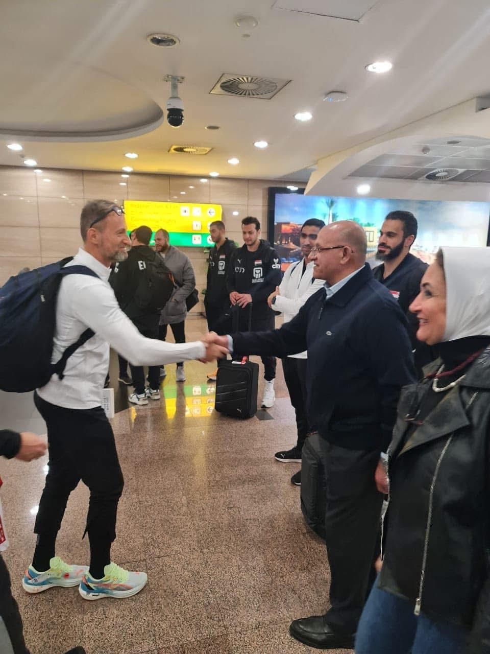 عودة بعثة منتخب اليد إلى القاهرة بعد تحقيق المركز الخامس ببطولة العالم.. صور