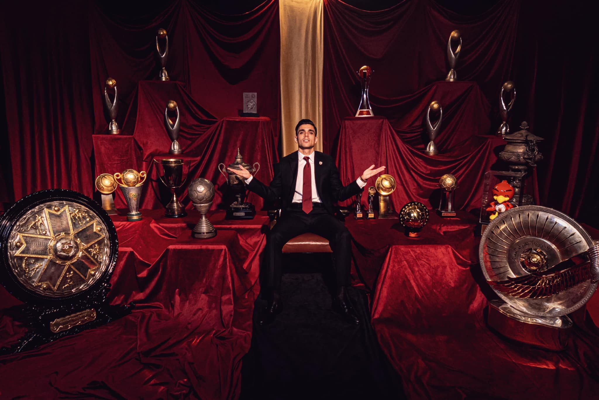 صور جديدة من مراسم تقديم أشرف بن شرقى فى الأهلي