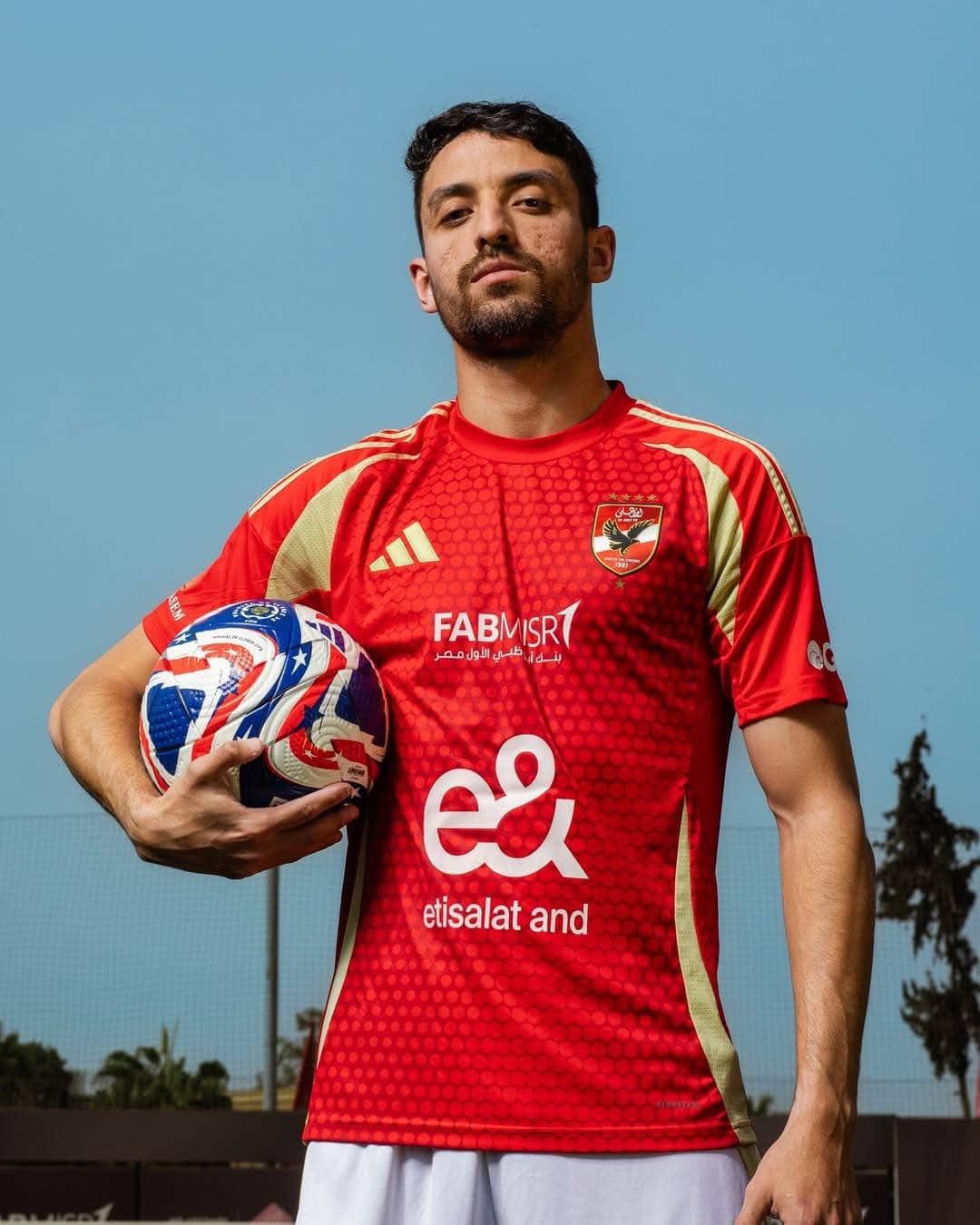 نجوم الأهلي في جلسة تصوير مع "كرة" كأس العالم للأندية بالتتش ..صور