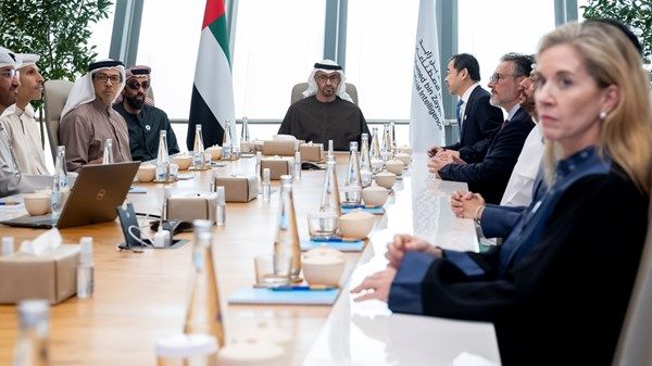 طحنون بن زايد: رئيس الدولة حريص على الارتقاء بقطاعات المستقبل وخاصة الذكاء الاصطناعي