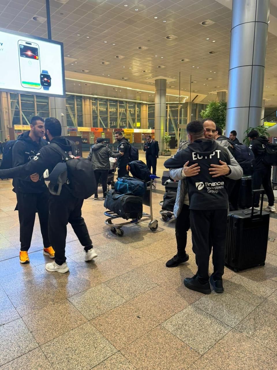 عودة بعثة منتخب اليد إلى القاهرة بعد تحقيق المركز الخامس ببطولة العالم.. صور