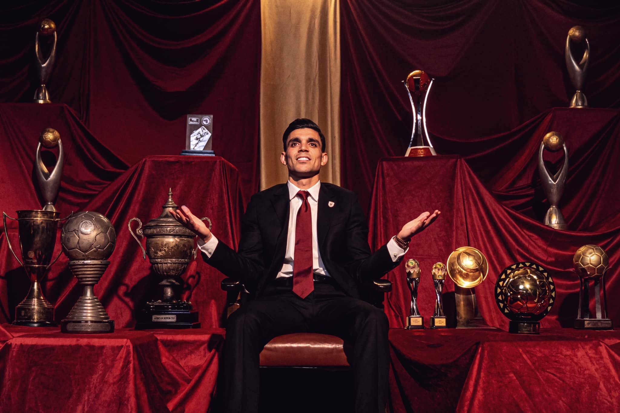 صور جديدة من مراسم تقديم أشرف بن شرقى فى الأهلي