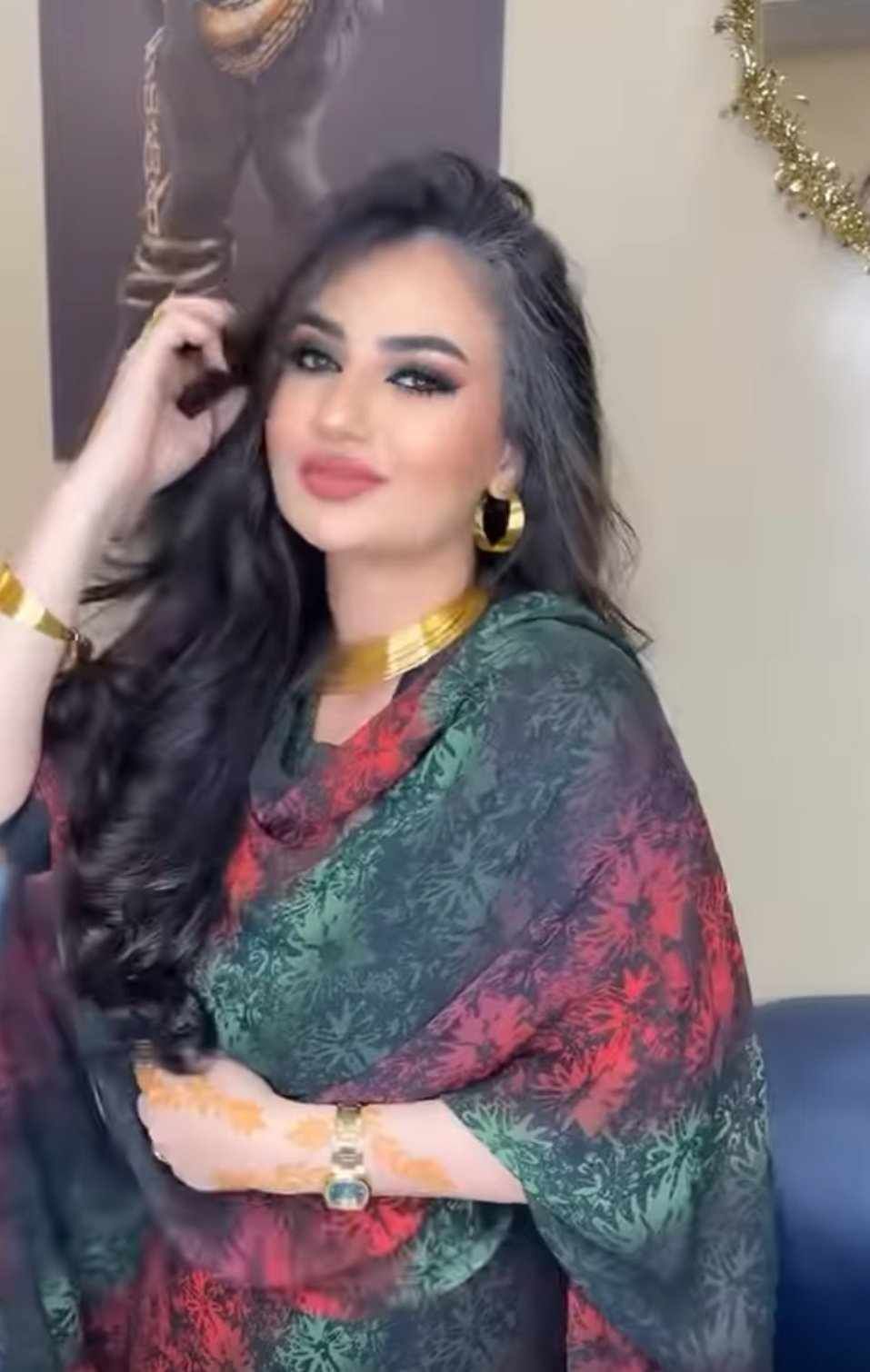 شاهد بالصورة والفيديو.. الحسناء السودانية صاحبة المقولة الشهيرة (الرجل بالنسبة لي أداة انجاب) تعود لإثارة الجدل بوصلة رقص على أنغام إحدى أغنيات الفنانة مروة الدولية