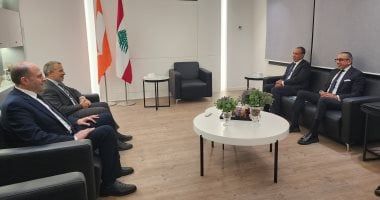 بدر عبد العاطى يجتمع برئيس التيار الوطنى الحر اللبنانى خلال زيارته لبيروت