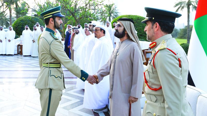 الامارات | محمد بن راشد لأوائل أكاديمية شرطة دبي:  الإمارات تنتظر منكم الكثير