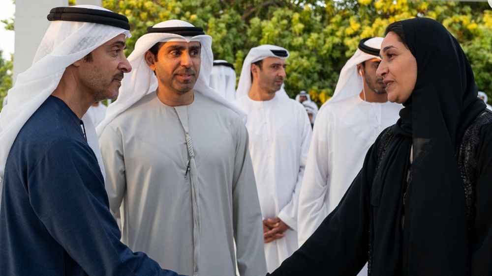 هزاع بن زايد يستقبل وفداً من مركز الإمارات للدراسات والبحوث الاستراتيجية