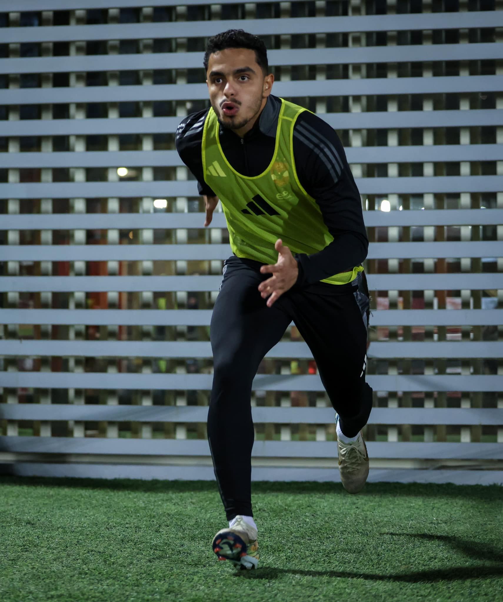 الأهلي يختتم تحضيراته لمواجهة مودرن سبورت بمشاركة معلول.. صور