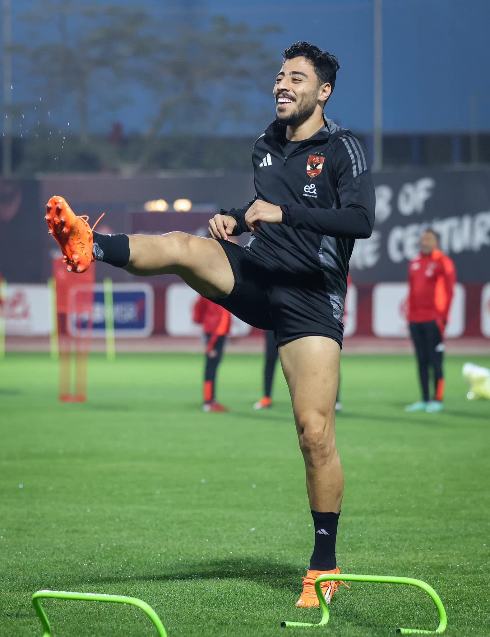 الأهلي يختتم تحضيراته لمواجهة مودرن سبورت بمشاركة معلول.. صور