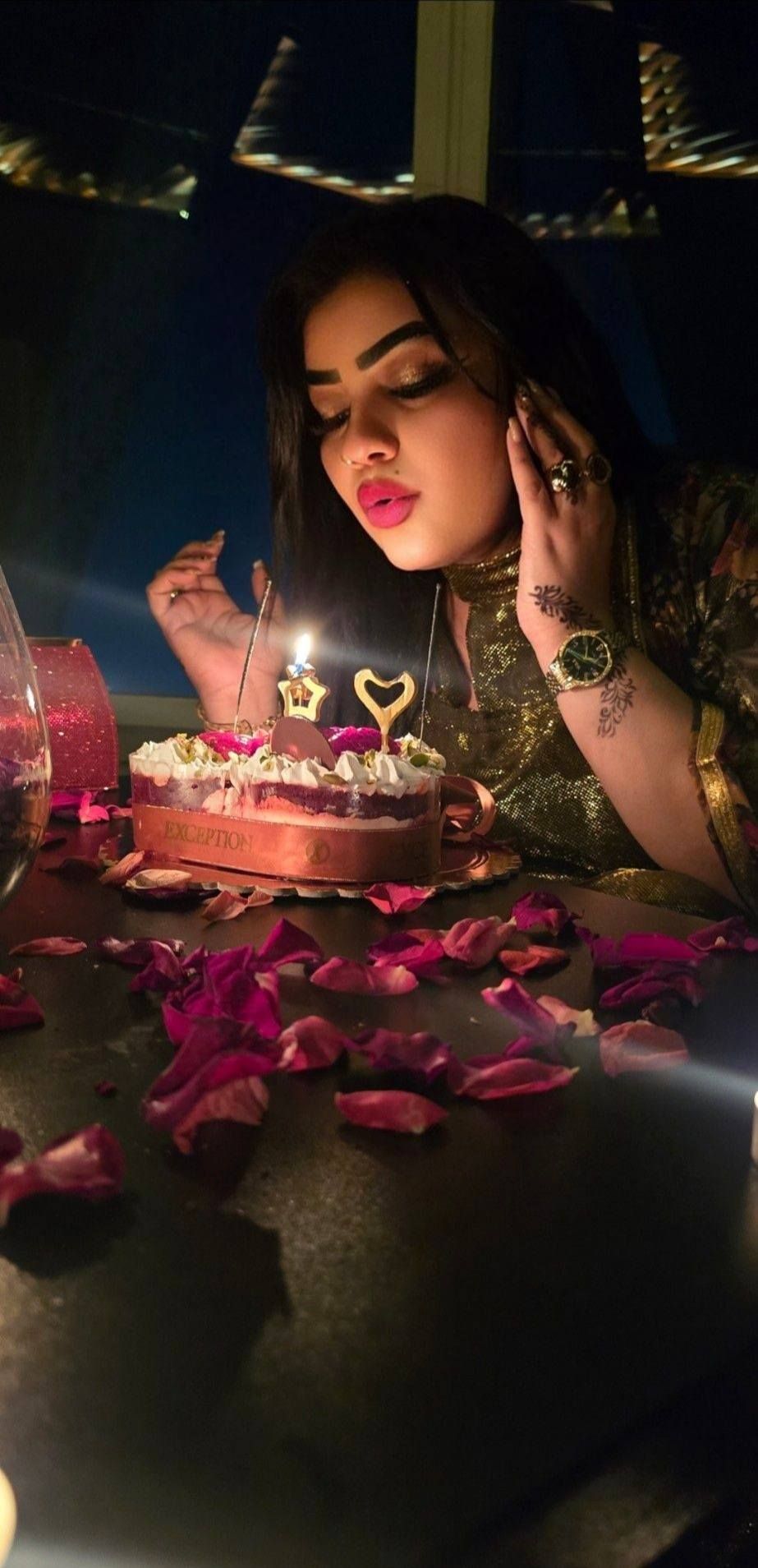 شاهد بالصور.. حسناء الفن السوداني تحتفل بعيد ميلادها بالقاهرة بطريقة مميزة ووسط أجواء رومانسية