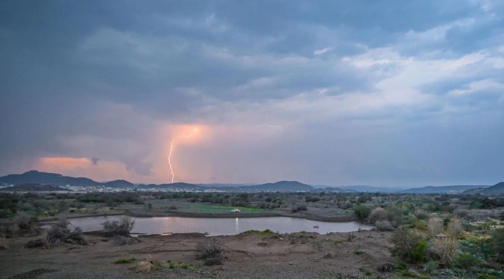الطقس في المملكة.. أمطار وعواصف رعدية على منطقة الباحة