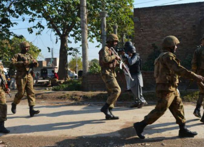 مقتل 12 مسلحًا و 18 جنديًا خلال تطورات أمنية جنوب غرب باكستان