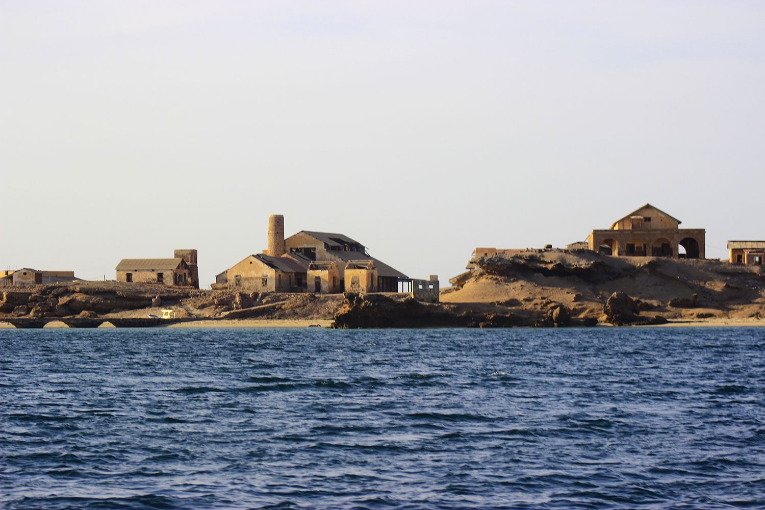 الإفراج عن يخت سياحي مصري بعد اجتحازه في جزيرة كمران